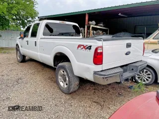 2014 Ford F-350 XLT z VIN 1FT8W3BT3EEB40662, wystawiony jako Copart lot #57728255 z przebiegiem 234 020 mil mil oraz Czysty tytuł • Clean title. Historia ofert i sprzedaży dostępna na DreamBid. Obrazek 3.