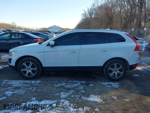 2013 Volvo XC60 T6 z VIN YV4902DZ1D2370635, wystawiony jako IAAI lot #41314514 z przebiegiem 171 696 mil mil oraz . Historia ofert i sprzedaży dostępna na DreamBid. Obrazek 15.