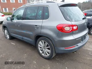 2011 Volkswagen Tiguan SE with VIN WVGBV7AX4BW532524, listed as a IAAI auction lot 41757552 with 141,115 mi miles and . Bid and sale history available at DreamBid. Image 3.