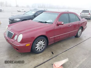 2000 Mercedes-Benz E-Class with VIN WDBJF65J1YB113770, listed as a IAAI auction lot 41462464 with 157,279 mi miles. Bid and sale history available at carsss.com. Image 2.