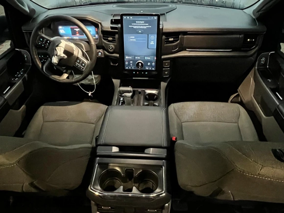 2024 Ford F-150 Lightning Flash с VIN 1FT6W3L7XRWG07097, выставлен на аукционе Copart как лот 76047344 с пробегом 2 172 миль миль и Списание • Salvage title. История ставок и продаж доступна на DreamBid. Изображение 8.
