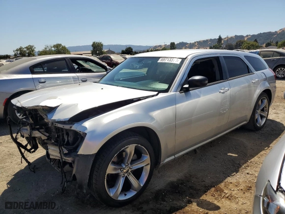 2005 Dodge Magnum SE with VIN 2D4FV48V15H166052, listed as a Copart auction lot 69713374 with NaN miles and Salvage Title. Bid and sale history available at carsss.com. Image 1.