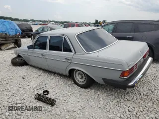 1983 Mercedes-Benz 300 with VIN WDBAB33A7DB020789, listed as a Copart auction lot 63806404 with 190,258 mi miles and Clean Title. Bid and sale history available at carsss.com. Image 2.