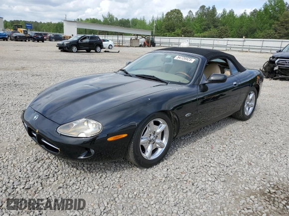 1999 Jaguar XK z VIN SAJGX2044XC031383, wystawiony jako Copart lot #54726925 z przebiegiem 107 696 mil mil oraz Szkody całkowita. Historia ofert i sprzedaży dostępna na DreamBid. Obrazek 1.