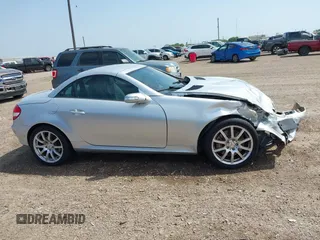 2007 Mercedes-Benz SLK 350 z VIN WDBWK56F47F140488, wystawiony jako IAAI lot #41911083 z przebiegiem 105 325 mil mil oraz . Historia ofert i sprzedaży dostępna na DreamBid. Obrazek 13.
