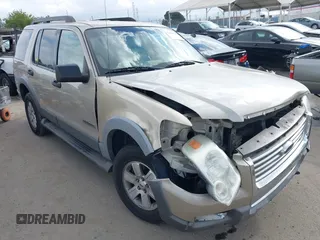 2006 Ford Explorer XLT with VIN 1FMEU73896ZA03371, listed as a IAAI auction lot 42100572 with 174,804 mi miles. Bid and sale history available at carsss.com. Image 1.