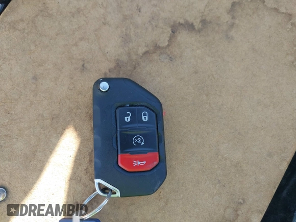 2021 Jeep Wrangler Unlimited Sahara z VIN 1C4JJXP60MW643293, wystawiony jako IAAI lot #42276393 z przebiegiem Nie podano mil oraz . Historia ofert i sprzedaży dostępna na DreamBid. Obrazek 11.