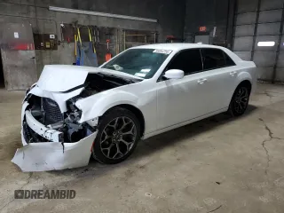 2016 Chrysler 300 S z VIN 2C3CCABG8GH194632, wystawiony jako Copart lot #56094755 z przebiegiem 109 183 mil mil oraz Szkoda całkowita • Salvage title. Historia ofert i sprzedaży dostępna na DreamBid. Obrazek 1.