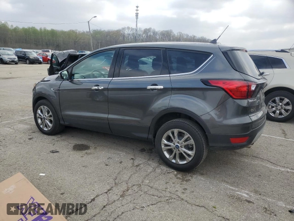 2019 Ford Escape SE z VIN 1FMCU0GD6KUB85270, wystawiony jako Copart lot #52893685 z przebiegiem 7 296 mil mil oraz Szkoda całkowita • Salvage title. Historia ofert i sprzedaży dostępna na DreamBid. Obrazek 2.