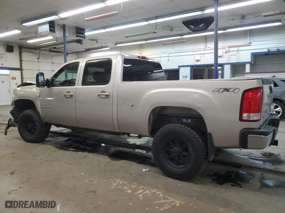 2009 GMC Sierra 2500HD SLT with VIN 1GTHK63679F118461, listed as a Copart auction lot 44075925 with 142,810 mi miles and Salvage Title. Bid and sale history available at carsss.com. Image 2.