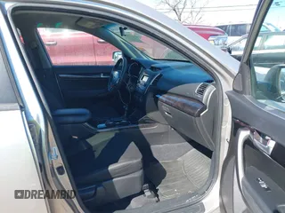 2015 Kia Sorento LX with VIN 5XYKT4A7XFG641548, listed as a IAAI auction lot 41683150 with 113,414 mi miles. Bid and sale history available at carsss.com. Image 5.