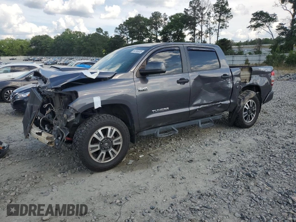 2018 Toyota Tundra SR5 z VIN 5TFDW5F11JX734412, wystawiony jako Copart lot #54765305 z przebiegiem 135 009 mil mil oraz Szkoda całkowita • Salvage title. Historia ofert i sprzedaży dostępna na DreamBid. Obrazek 1.