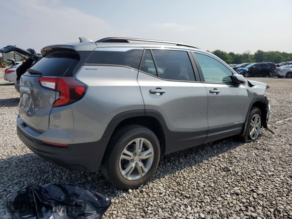 2023 GMC Terrain SLE z VIN 3GKALTEG7PL225892, wystawiony jako Copart lot #62226825 z przebiegiem 24 635 mil mil oraz Szkoda całkowita • Salvage title. Historia ofert i sprzedaży dostępna na DreamBid. Obrazek 3.