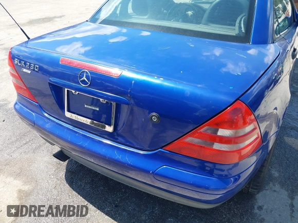 1998 Mercedes-Benz SLK 230/320 with VIN WDBKK47F0WF073233, listed as a IAAI auction lot 42017548 with 125,262 mi miles and . Bid and sale history available at DreamBid. Image 18.