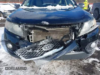 2011 Kia Sorento EX with VIN 5XYKUDA25BG043458, listed as a IAAI auction lot 41363660 with 197,151 mi miles. Bid and sale history available at carsss.com. Image 6.