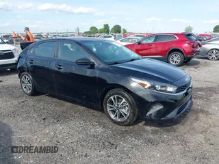 2022 Kia Forte LXS z VIN 3KPF24AD1NE503709, wystawiony jako IAAI lot #42186687 z przebiegiem 31 193 mil mil oraz . Historia ofert i sprzedaży dostępna na DreamBid. Obrazek 1.