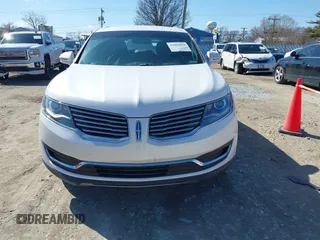 2018 Lincoln MKX Premiere z VIN 2LMPJ6JR7JBL45554, wystawiony jako IAAI lot #41866850 z przebiegiem 90 685 mil mil oraz . Historia ofert i sprzedaży dostępna na DreamBid. Obrazek 13.