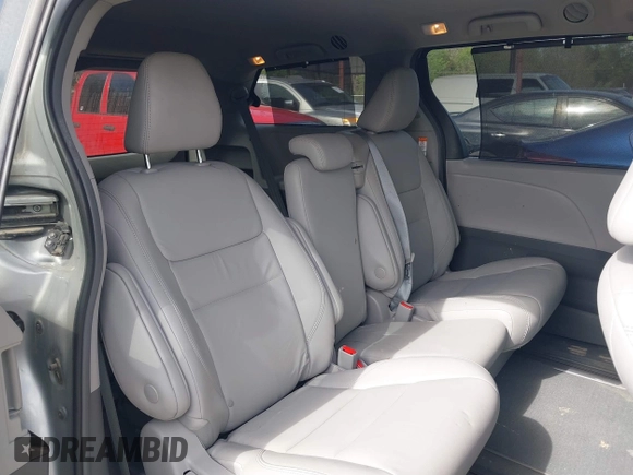 2019 Toyota Sienna XLE Auto Access Seat with VIN 5TDYZ3DC5KS977360, listed as a IAAI auction lot 41911897 with 71,200 mi miles. Bid and sale history available at carsss.com. Image 8.