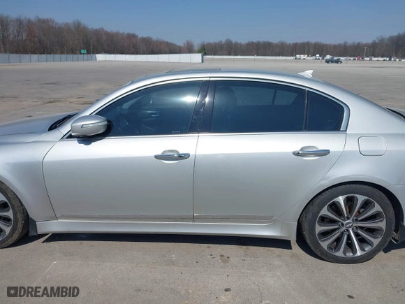 2013 Hyundai Genesis 5.0L R-Spec with VIN KMHGC4DH1DU233537, listed as a IAAI auction lot 41796310 with 170,220 mi miles. Bid and sale history available at carsss.com. Image 14.