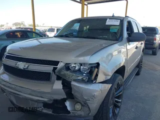 2007 Chevrolet Tahoe LS z VIN 1GNFC13C17R293787, wystawiony jako IAAI lot #42517818 z przebiegiem 293 307 mil mil oraz . Historia ofert i sprzedaży dostępna na DreamBid. Obrazek 2.