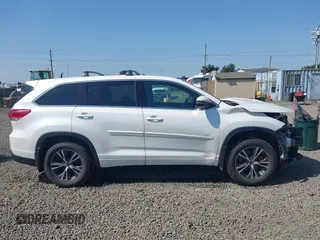 2018 Toyota Highlander LE с VIN 5TDBZRFH4JS907963, выставлен на аукционе IAAI как лот 42160263 с пробегом 42 074 миль миль и . История ставок и продаж доступна на DreamBid. Изображение 14.