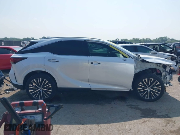 2025 Lexus RX 350h with VIN 2T2BBMCA7SC071814, listed as a IAAI auction lot 42322360 with 4,112 mi miles and . Bid and sale history available at DreamBid. Image 14.