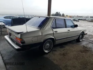 1988 BMW 5 Series 535i with VIN WBADC8407J3261205, listed as a Copart auction lot 87406714 with 45,211 mi miles and Salvage Title. Bid and sale history available at carsss.com. Image 3.
