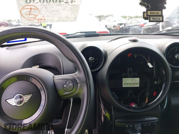 2016 MINI Countryman S with VIN WMWZC3C53GWP53582, listed as a IAAI auction lot 42400636 with Not provided miles and . Bid and sale history available at DreamBid. Image 19.