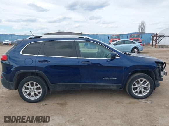2018 Jeep Cherokee Latitude with VIN 1C4PJMCXXJD532507, listed as a IAAI auction lot 41895858 with 143,571 mi miles. Bid and sale history available at carsss.com. Image 14.
