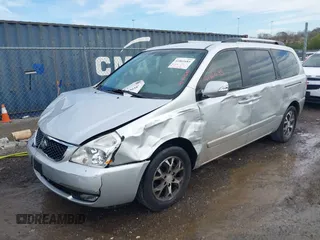 2014 Kia Sedona LX with VIN KNDMG4C70E6592842, listed as a IAAI auction lot 41861685 with 242,222 mi miles. Bid and sale history available at carsss.com. Image 2.
