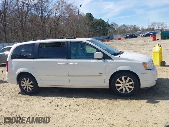 2009 Chrysler Town & Country Touring with VIN 2A8HR54X89R642118, listed as a IAAI auction lot 41844247 with 161,651 mi miles and . Bid and sale history available at DreamBid. Image 13.