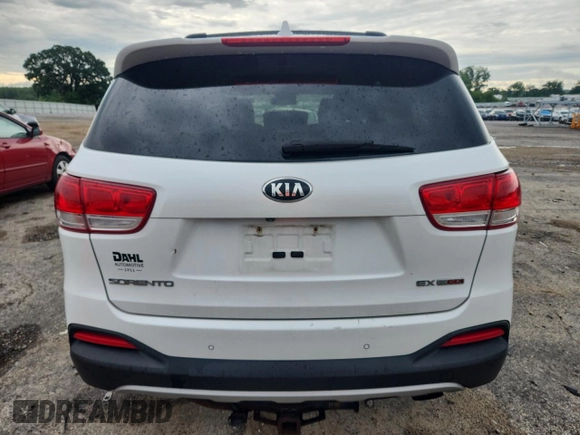 2016 Kia Sorento EX with VIN 5XYPHDA10GG024695, listed as a Copart auction lot 61805575 with 129,605 mi miles and Clean title. Bid and sale history available at DreamBid. Image 6.
