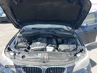 2010 BMW 5 Series 528i xDrive z VIN WBANV1C55AC157346, wystawiony jako IAAI lot #42286529 z przebiegiem 148 839 mil mil oraz . Historia ofert i sprzedaży dostępna na DreamBid. Obrazek 10.