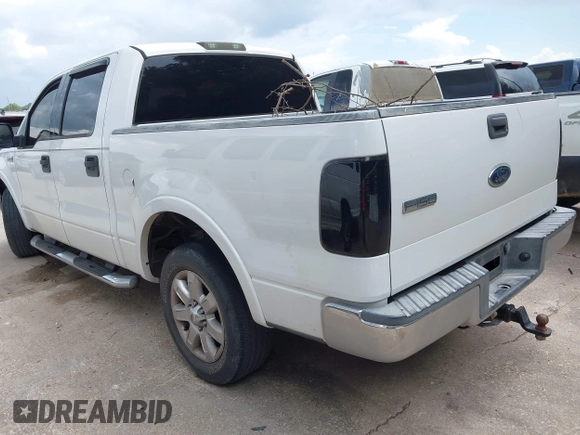 2004 Ford F-150 XLT z VIN 1FTPW12544KC63307, wystawiony jako IAAI lot #42602132 z przebiegiem 176 050 mil mil oraz . Historia ofert i sprzedaży dostępna na DreamBid. Obrazek 3.