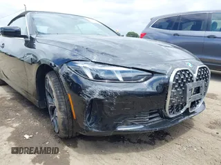 2025 BMW 4 Series 430i z VIN WBA33DB08SCU35159, wystawiony jako IAAI lot #42019631 z przebiegiem 895 mil mil oraz . Historia ofert i sprzedaży dostępna na DreamBid. Obrazek 19.
