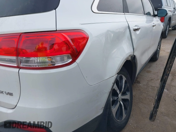 2016 Kia Sorento EX with VIN 5XYPHDA5XGG158150, listed as a IAAI auction lot 41416901 with 111,954 mi miles. Bid and sale history available at carsss.com. Image 6.