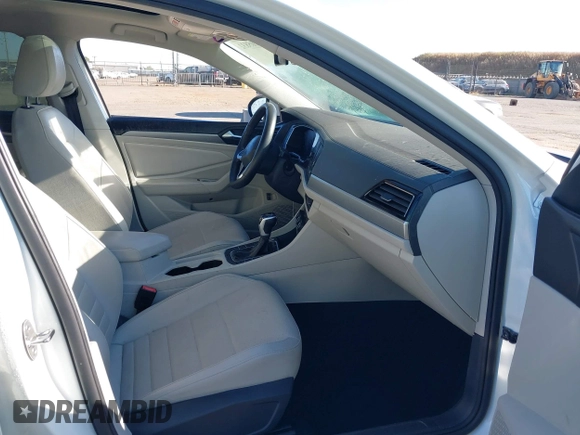 2024 Volkswagen Jetta SE with VIN 3VW7M7BU2RM031902, listed as a IAAI auction lot 42205832 with 31,274 mi miles and . Bid and sale history available at DreamBid. Image 5.