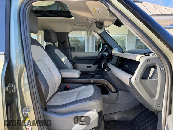 2022 Land Rover Defender z VIN SALE3ERU2N2063122, wystawiony jako Copart lot #88522655 z przebiegiem 89 354 mil mil oraz Czysty tytuł • Clean title. Historia ofert i sprzedaży dostępna na DreamBid. Obrazek 5.