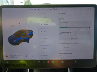 2018 Tesla Model 3 Long Range Battery z VIN 5YJ3E1EA8JF014706, wystawiony jako IAAI lot #41453650 z przebiegiem 68 037 mil mil oraz . Historia ofert i sprzedaży dostępna na DreamBid. Obrazek 17.