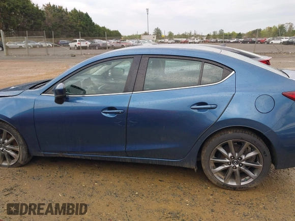 2018 Mazda 3 Touring with VIN 3MZBN1V39JM262260, listed as a IAAI auction lot 42022243 with 89,160 mi miles. Bid and sale history available at carsss.com. Image 14.