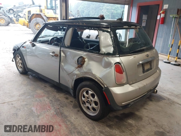 2005 MINI Hardtop с VIN WMWRC33445TJ65289, выставлен на аукционе IAAI как лот 42358377 с пробегом 184 367 миль миль и . История ставок и продаж доступна на DreamBid. Изображение 3.