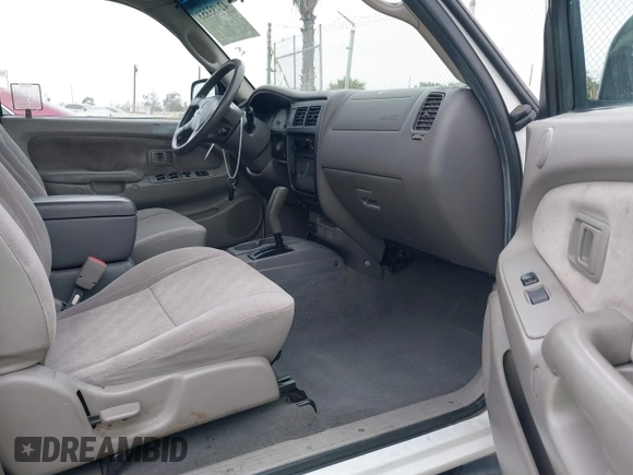 2003 Toyota Tacoma PreRunner z VIN 5TEGN92N83Z221444, wystawiony jako IAAI lot #42433353 z przebiegiem 148 600 mil mil oraz . Historia ofert i sprzedaży dostępna na DreamBid. Obrazek 5.