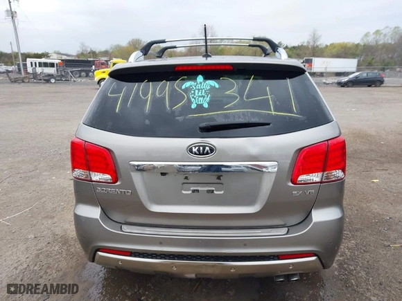 2013 Kia Sorento SX with VIN 5XYKWDA28DG353133, listed as a IAAI auction lot 41995341 with 184,297 mi miles. Bid and sale history available at carsss.com. Image 16.