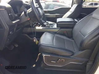 2022 Ford F-150 Lightning Pro z VIN 1FTVW1EL3NWG16227, wystawiony jako IAAI lot #41994584 z przebiegiem 23 341 mil mil oraz . Historia ofert i sprzedaży dostępna na DreamBid. Obrazek 5.