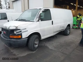 2008 GMC Savana Cargo Van with VIN 1GTGG25CX81235617, listed as a IAAI auction lot 41353274 with 209,888 mi miles. Bid and sale history available at carsss.com. Image 2.