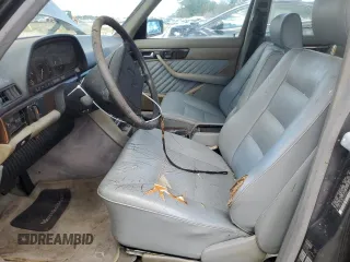 1990 Mercedes-Benz 560 with VIN WDBCA39E1LA513149, listed as a Copart auction lot 65934914 with 181,961 mi miles and Clean Title. Bid and sale history available at DreamBid. Image 7.