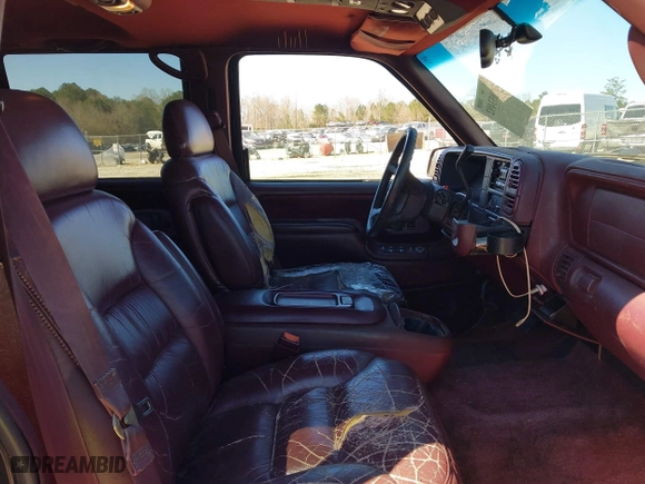 1999 Chevrolet Suburban with VIN 3GNEC16R0XG137834, listed as a IAAI auction lot 41853492 with 296,147 mi miles. Bid and sale history available at carsss.com. Image 5.