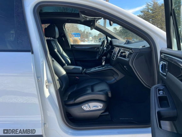 2017 Porsche Macan with VIN WP1AA2A53HLB82230, listed as a Copart auction lot 42854265 with NaN miles and Clean Title. Bid and sale history available at carsss.com. Image 5.