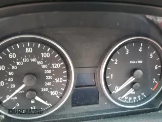 2006 BMW 3 Series 330xi with VIN WBAVD33556KV67236, listed as a Copart auction lot 42151415 with 0 mi miles and Salvage Title. Bid and sale history available at carsss.com. Image 9.
