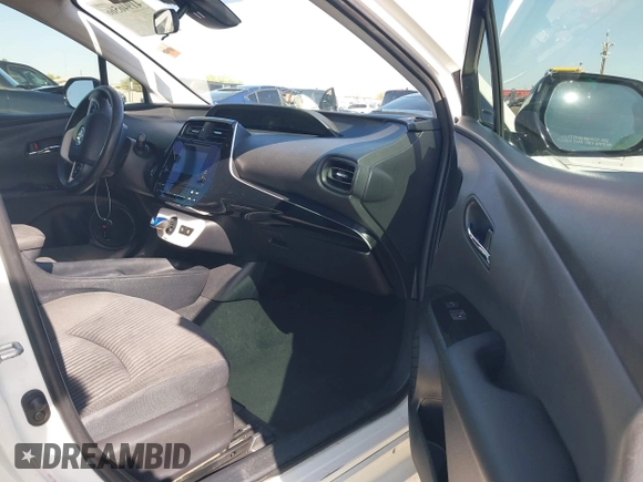 2017 Toyota Prius Two with VIN JTDKBRFU2H3042763, listed as a IAAI auction lot 41946566 with 199,877 mi miles. Bid and sale history available at carsss.com. Image 5.